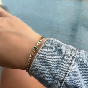 צמיד גורמט מציפוי זהב 24k בשילוב תליון קריסטל בצבע ירוק